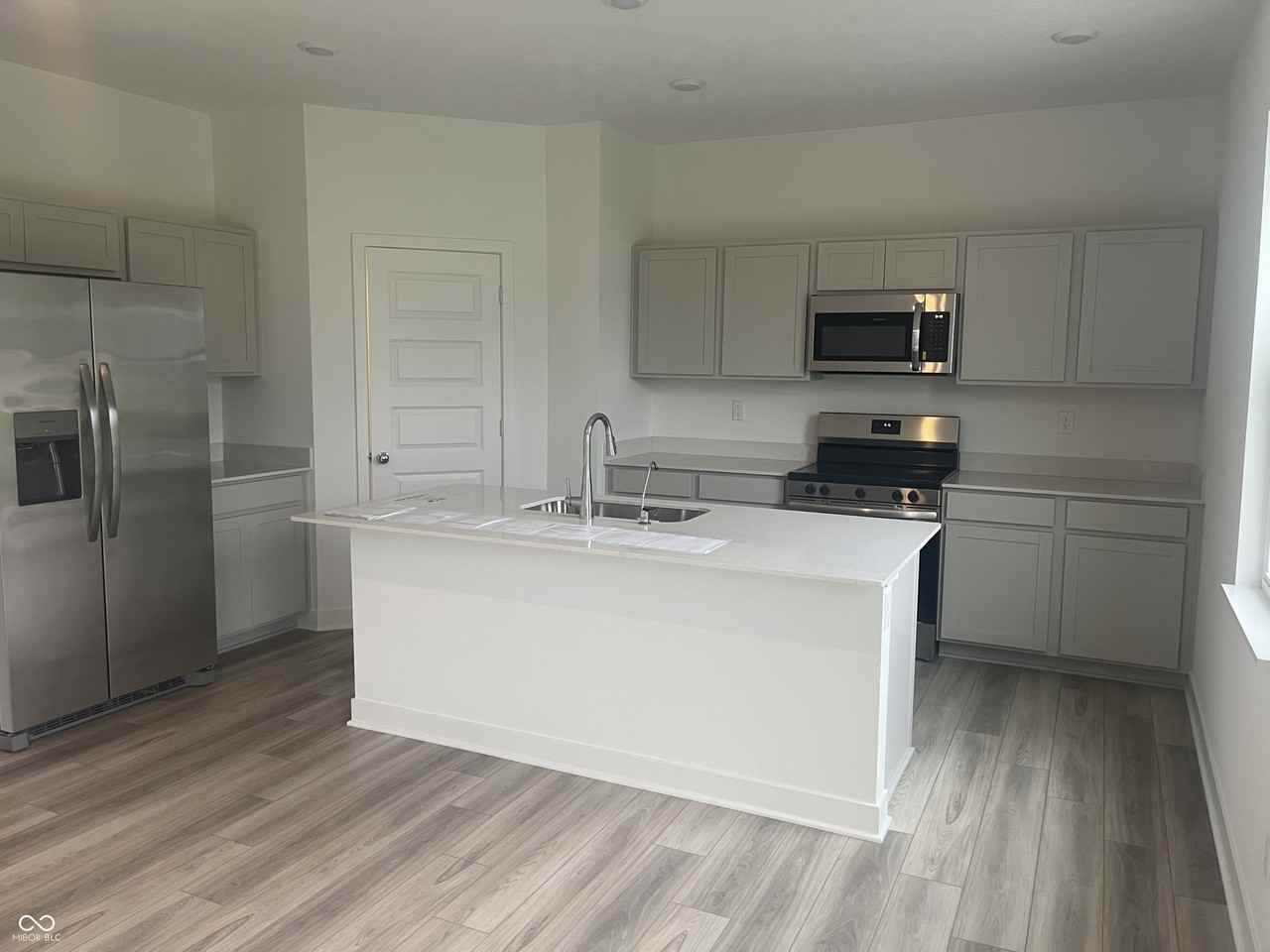 977 Beck Way - Photo 6 of 20