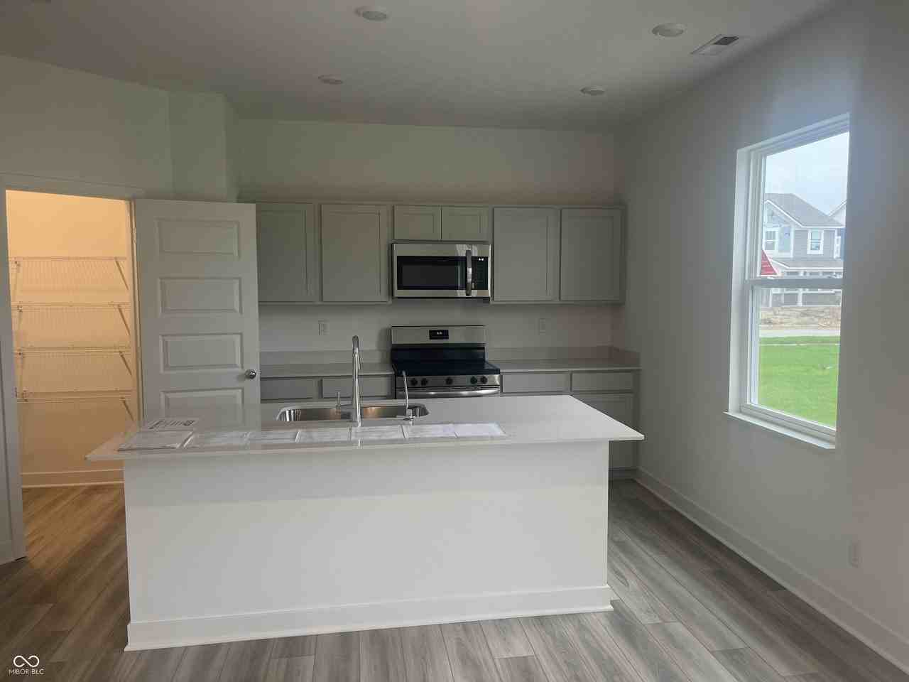 977 Beck Way - Photo 7 of 20