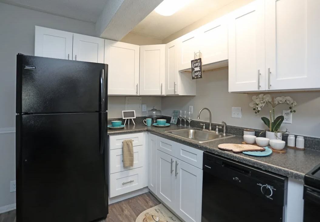 Village Walk Apartments - Photo 5 of 27