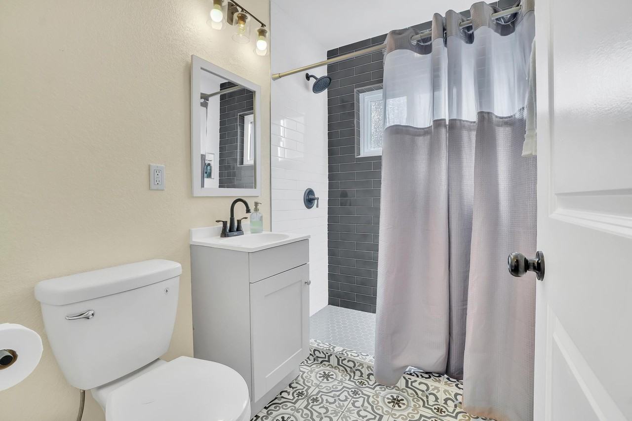 Janice Way - Photo 2 of 15