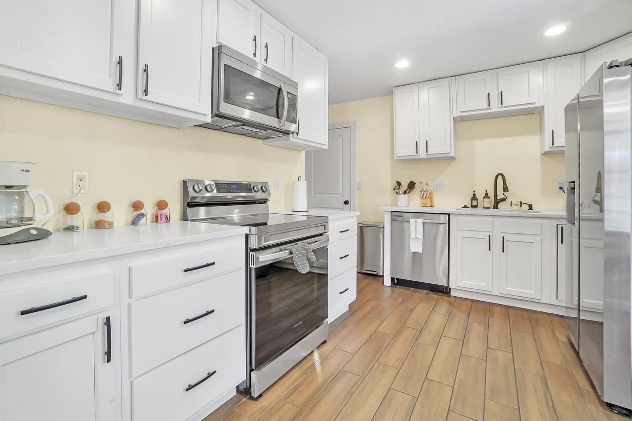 Janice Way - Photo 6 of 15