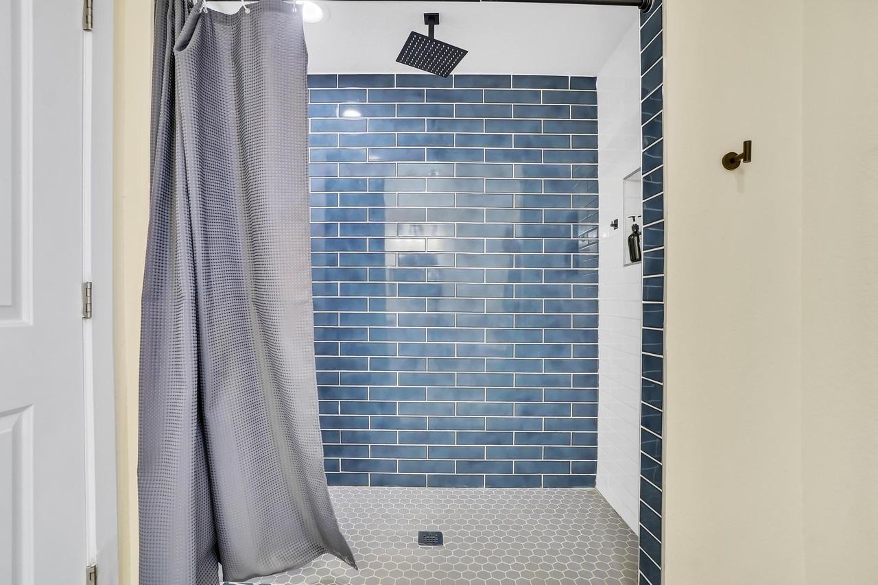 Janice Way - Photo 7 of 15