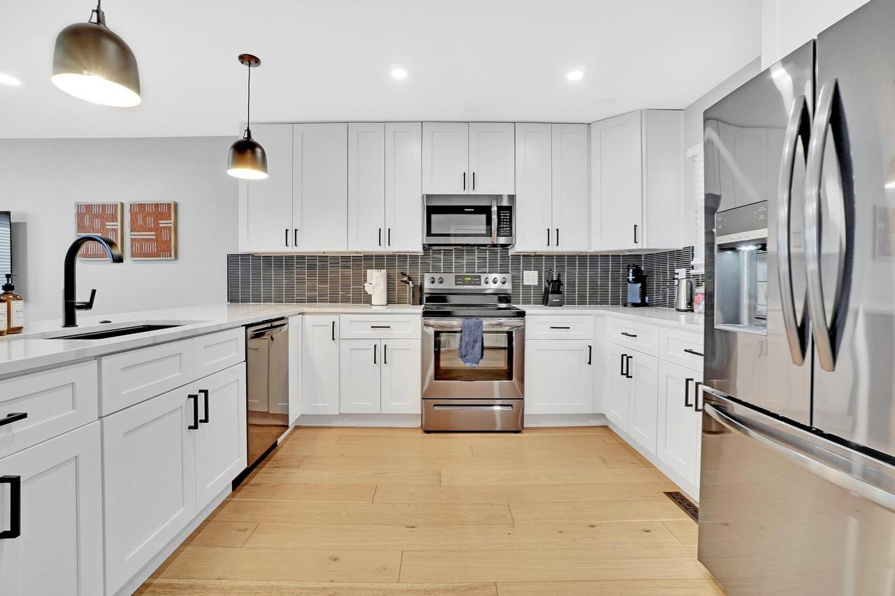 Webster St Apt B - Photo 5 of 10