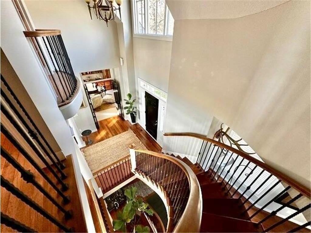 5760 Oakview Ln N - Photo 5 of 33