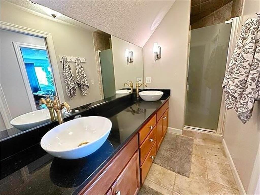 5760 Oakview Ln N - Photo 7 of 33