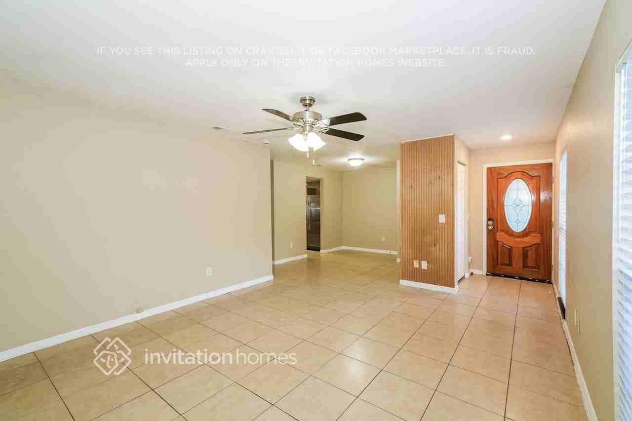 2925 E 148th Ave - Photo 3 of 17