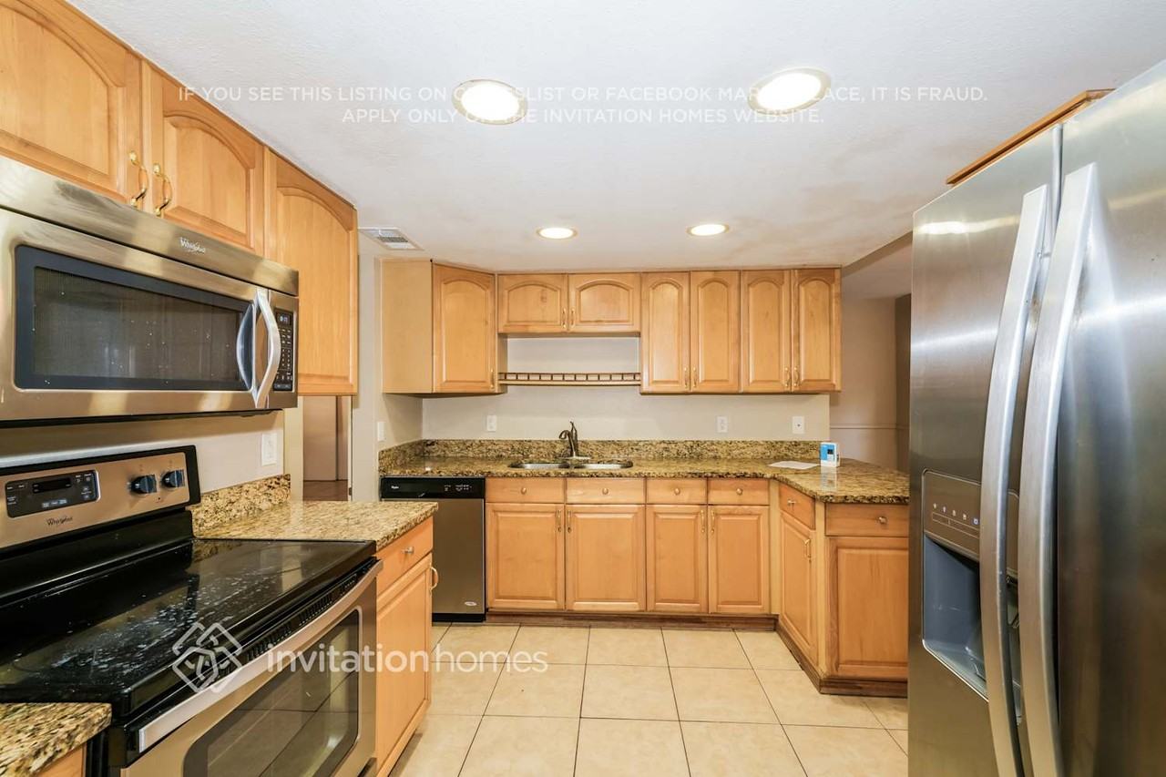 2925 E 148th Ave - Photo 6 of 17