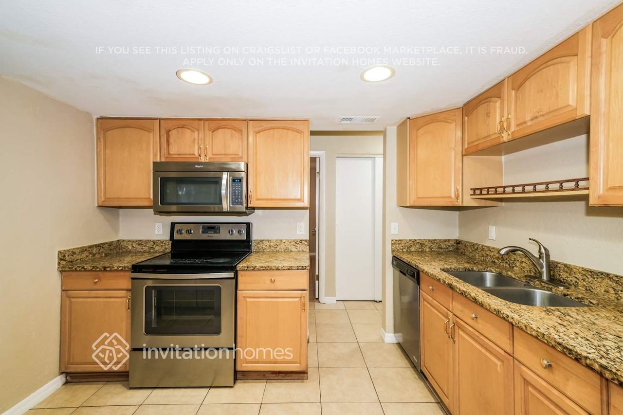 2925 E 148th Ave - Photo 7 of 17