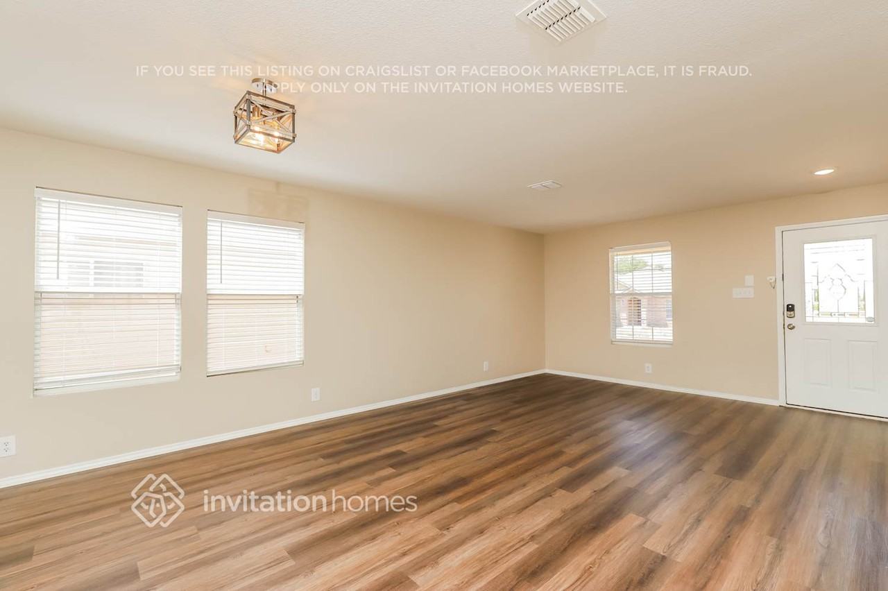 5710 Sherbrooke Oak - Photo 4 of 18