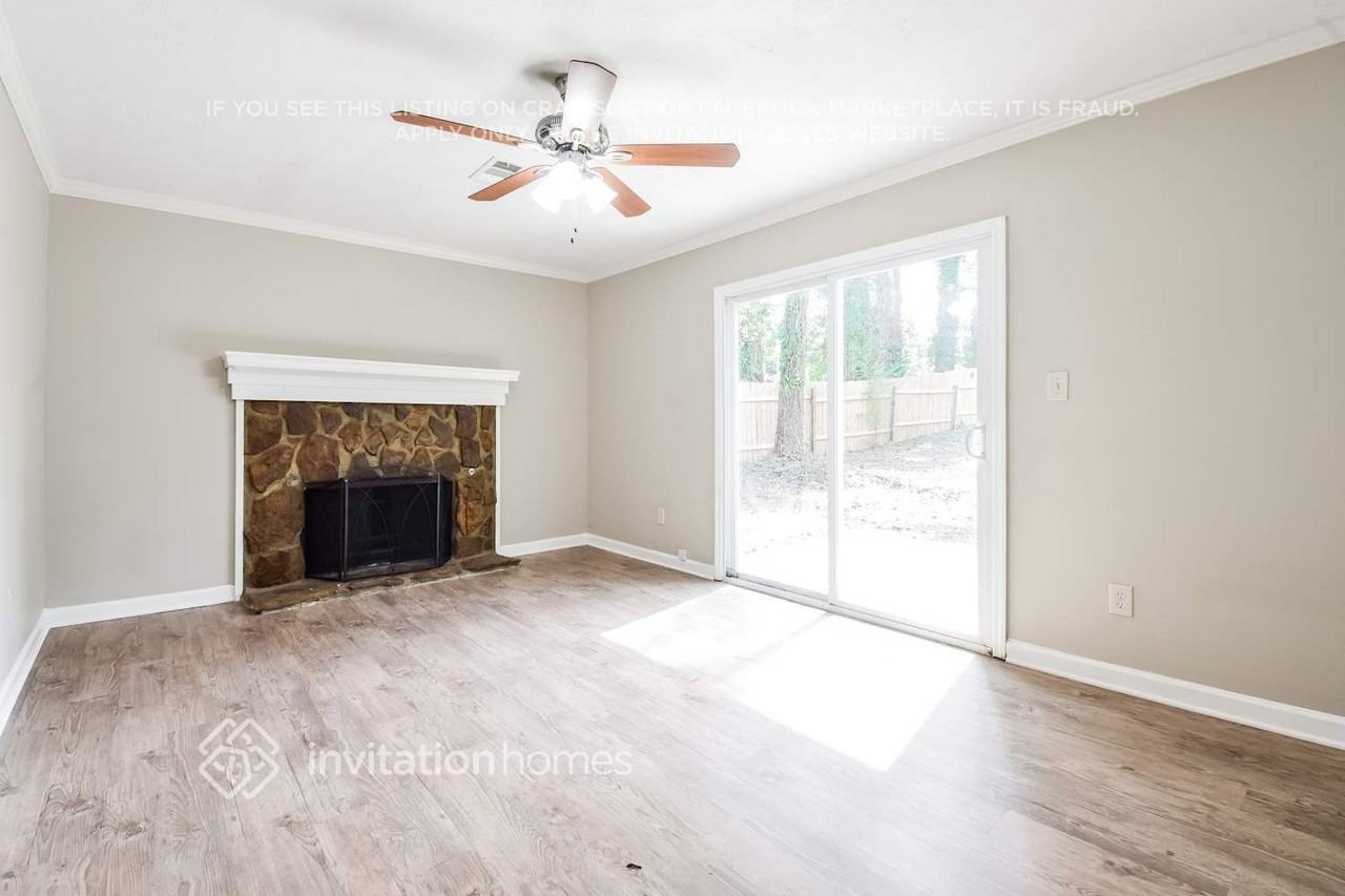 640 Barrington Way - Photo 6 of 17