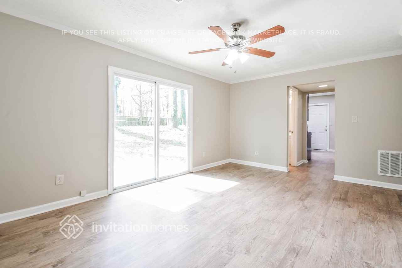 640 Barrington Way - Photo 7 of 17