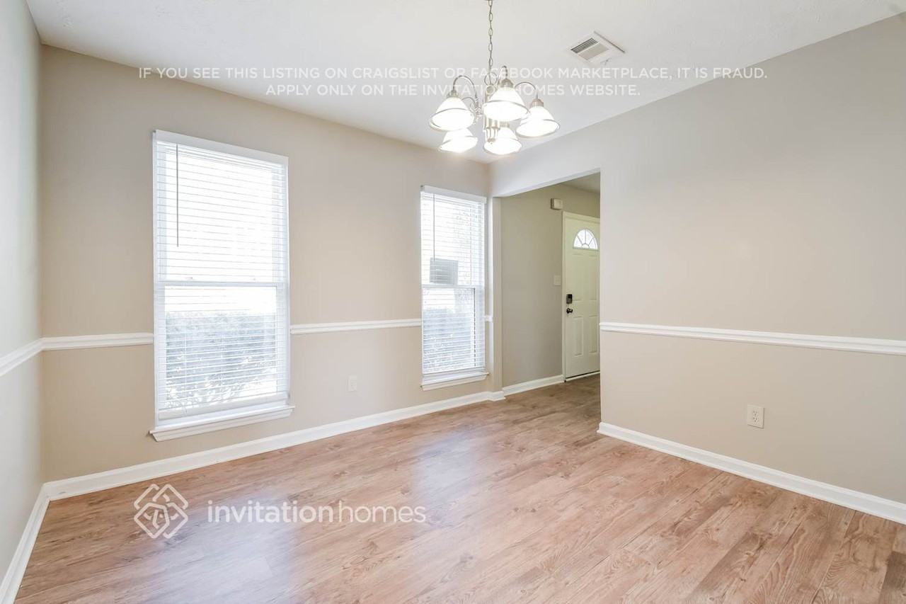 640 Barrington Way - Photo 4 of 17