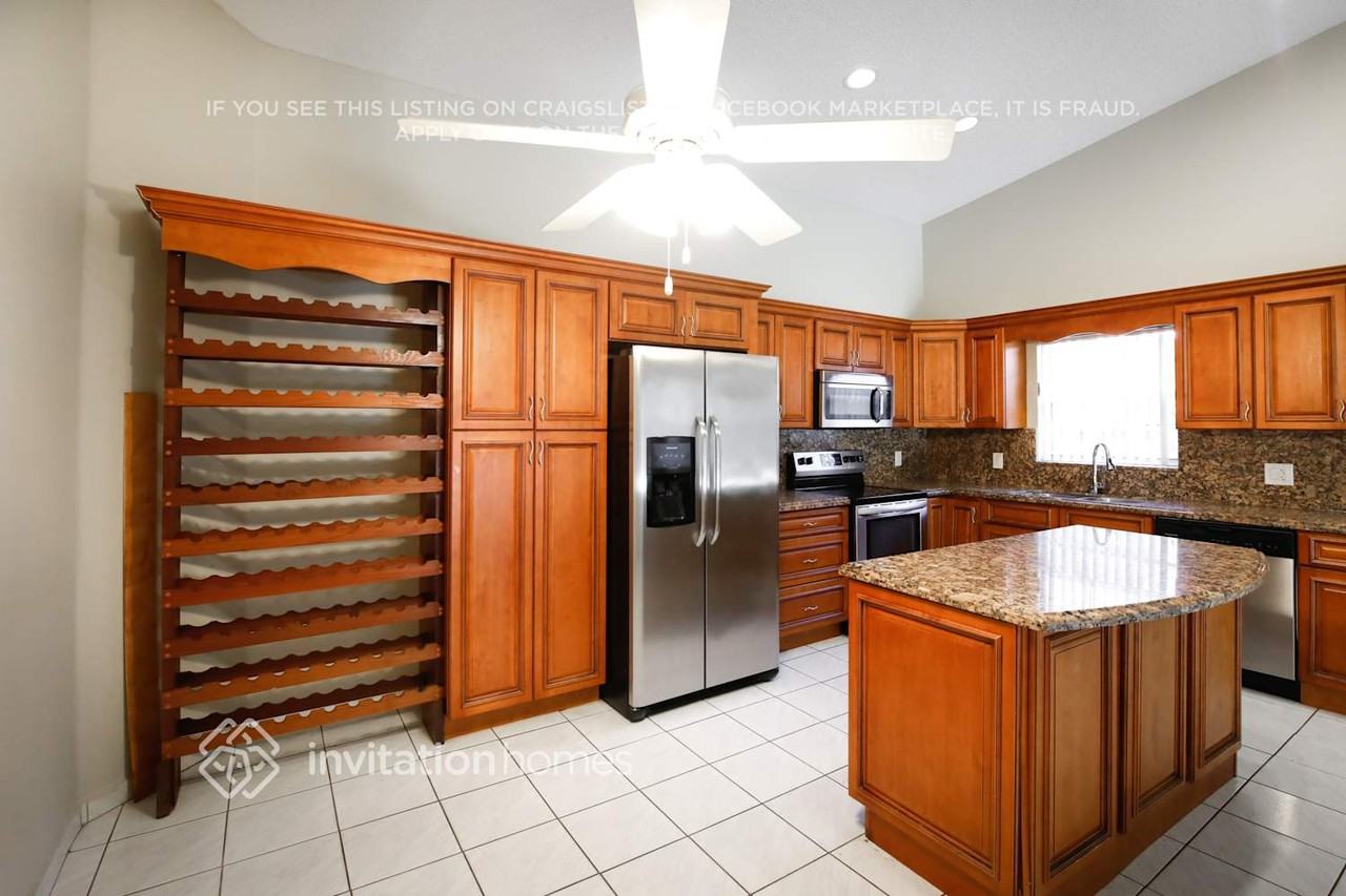 14272 Sw 52nd St - Photo 3 of 10