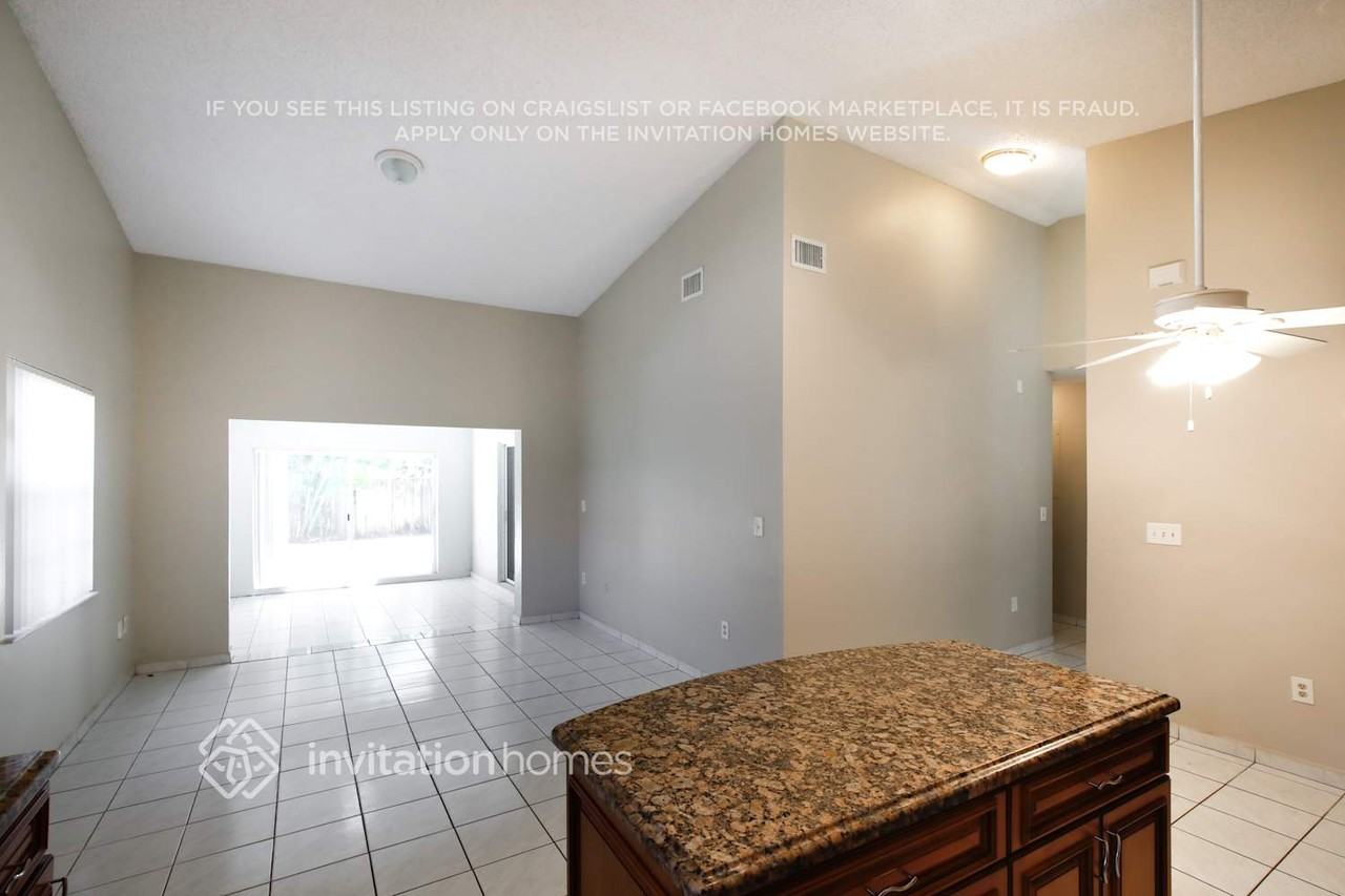 14272 Sw 52nd St - Photo 5 of 10