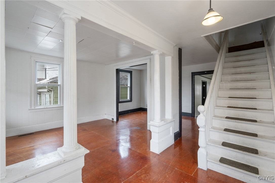 35 Sw 9th St - Photo 2 of 13