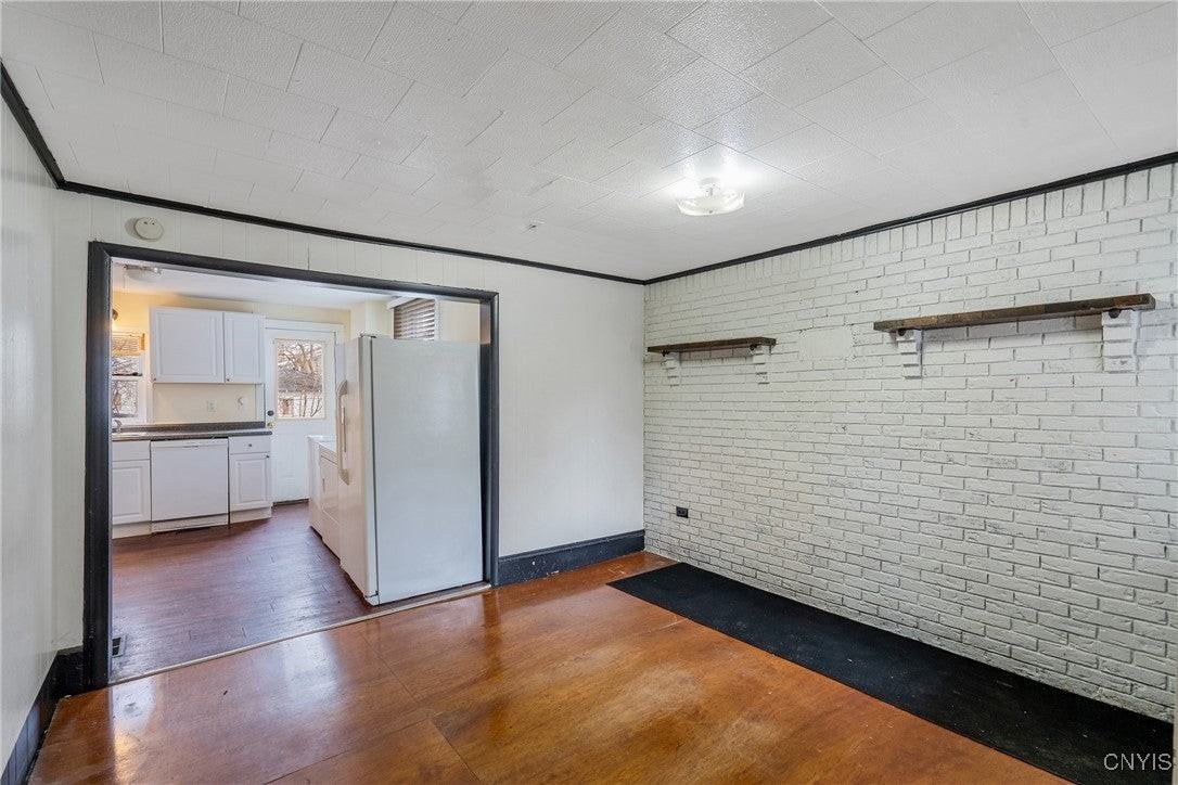 35 Sw 9th St - Photo 7 of 13