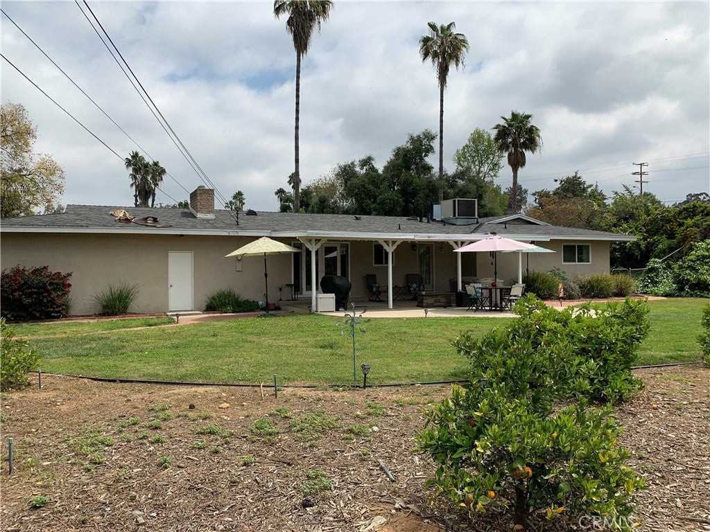 1558 Cameo Dr - Photo 7 of 44