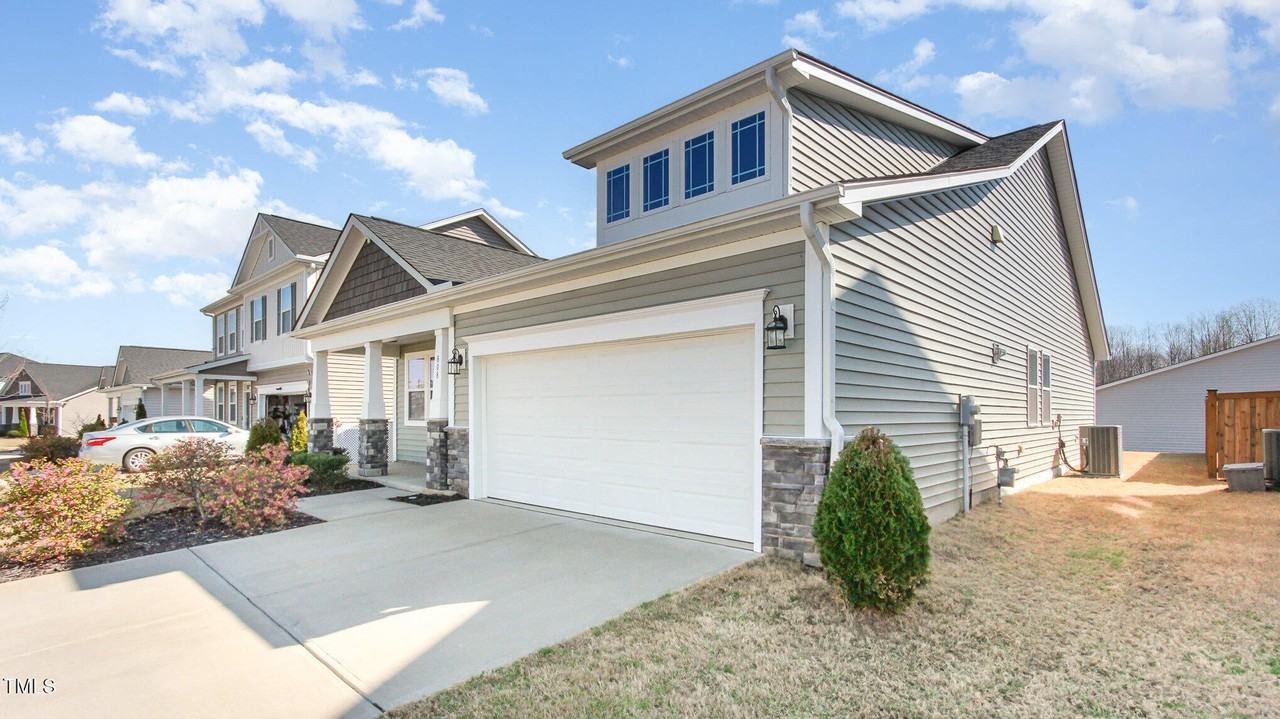 808 Briar Gate Dr - Photo 3 of 32