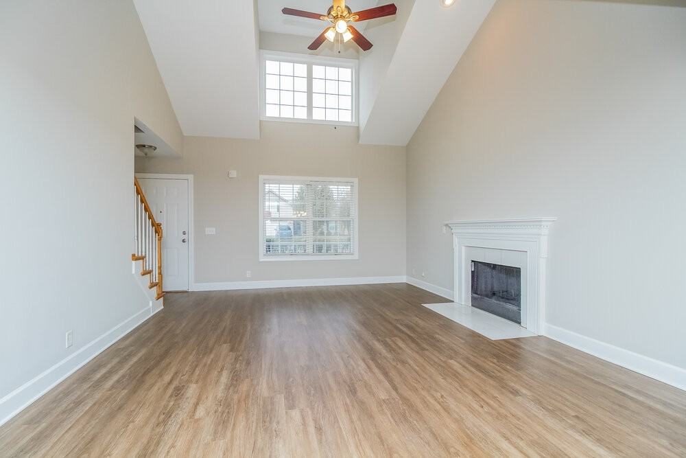 1718 Chris Dr - Photo 4 of 17