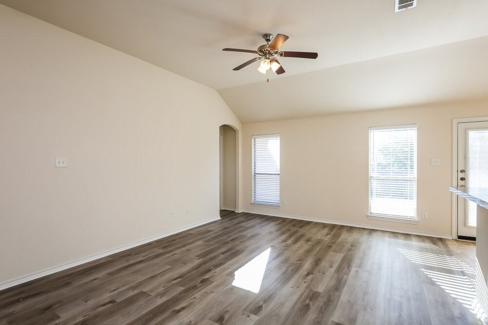 4913 Caraway Dr - Photo 3 of 16