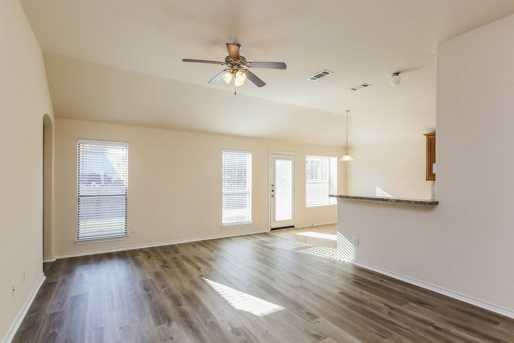 4913 Caraway Dr - Photo 4 of 16