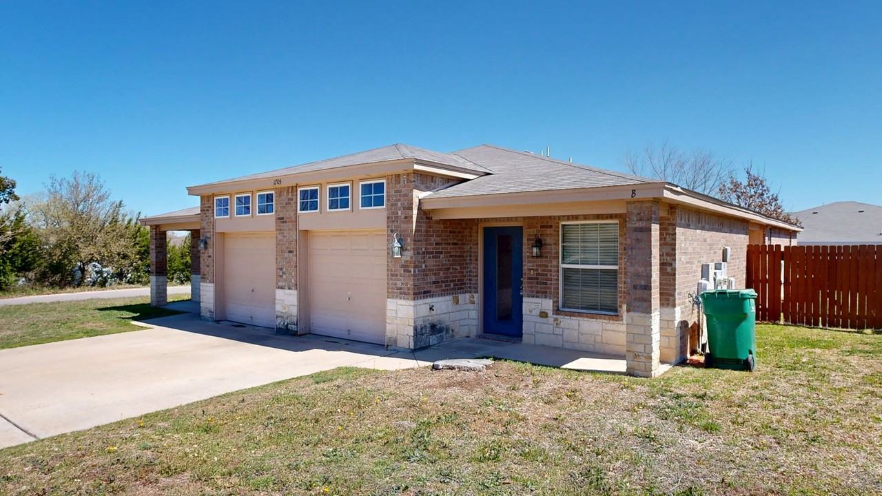 1705 Aztec Trce #B - Photo 6 of 22
