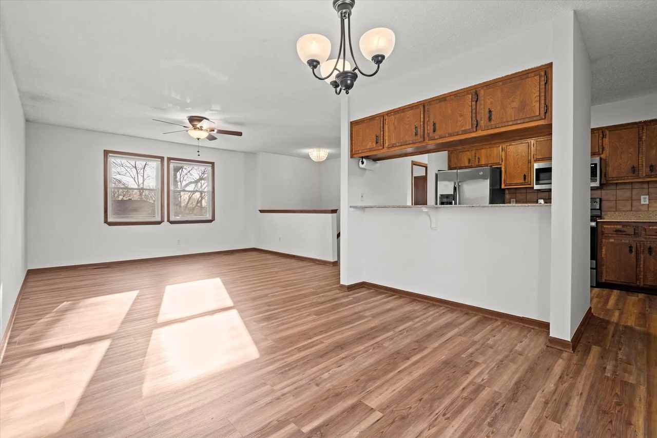 10608 N Walnut St - Photo 2 of 29