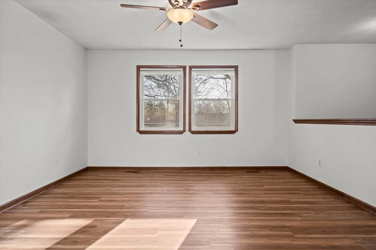 10608 N Walnut St - Photo 3 of 29