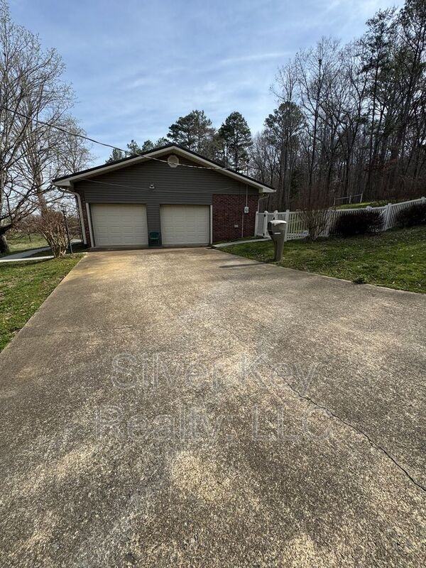 148 Mt Carmel Rd - Photo 2 of 36