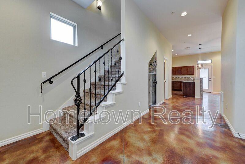 463 S Fretz Ave - Photo 5 of 32
