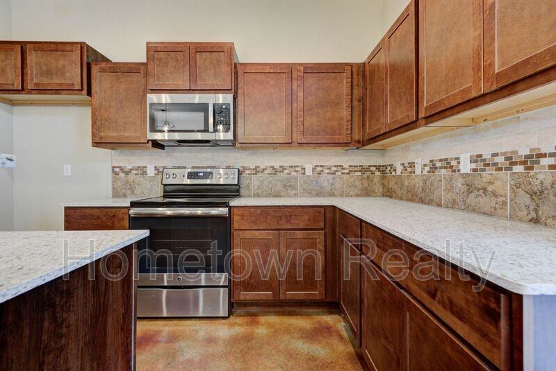 463 S Fretz Ave - Photo 7 of 32