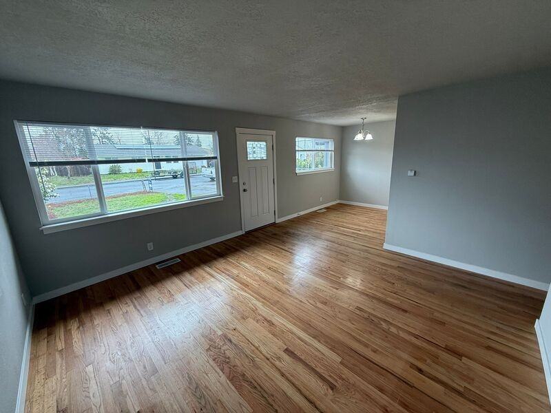 2236 Hoyt St Se - Photo 2 of 22