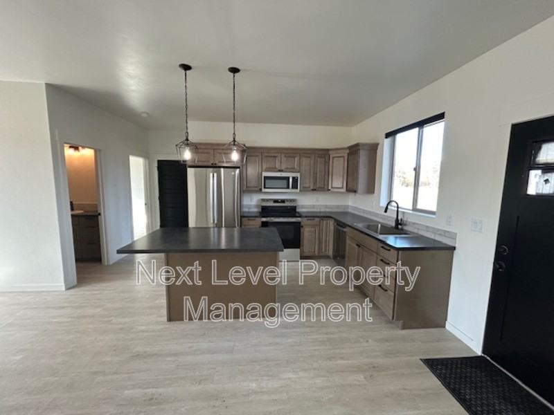 1528 Trumble Creek Rd - Photo 2 of 11