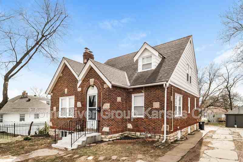 1115 E 76th St - Photo 3 of 21