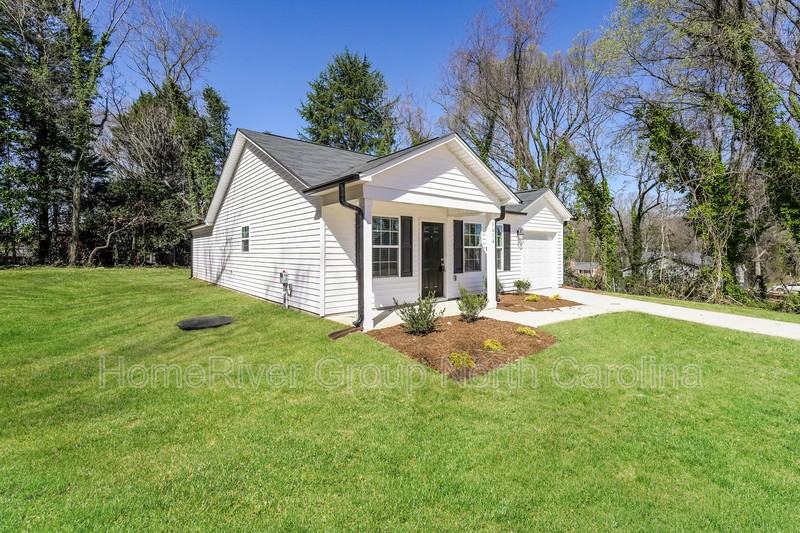 1614 Ebert St - Photo 2 of 19