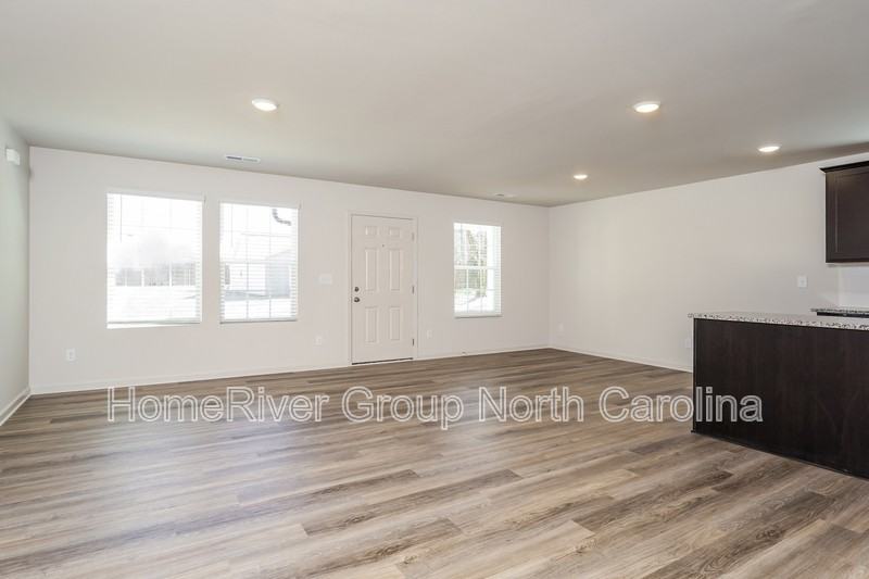 1614 Ebert St - Photo 3 of 19