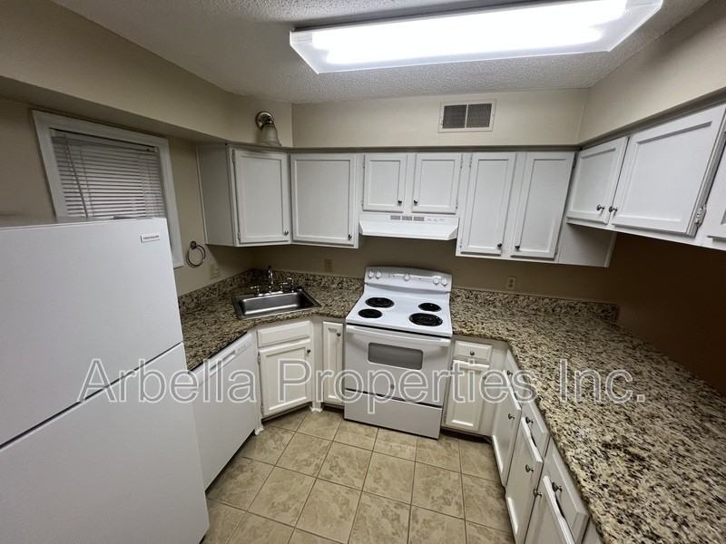 420 W Jackson Blvd #15 - Photo 6 of 20