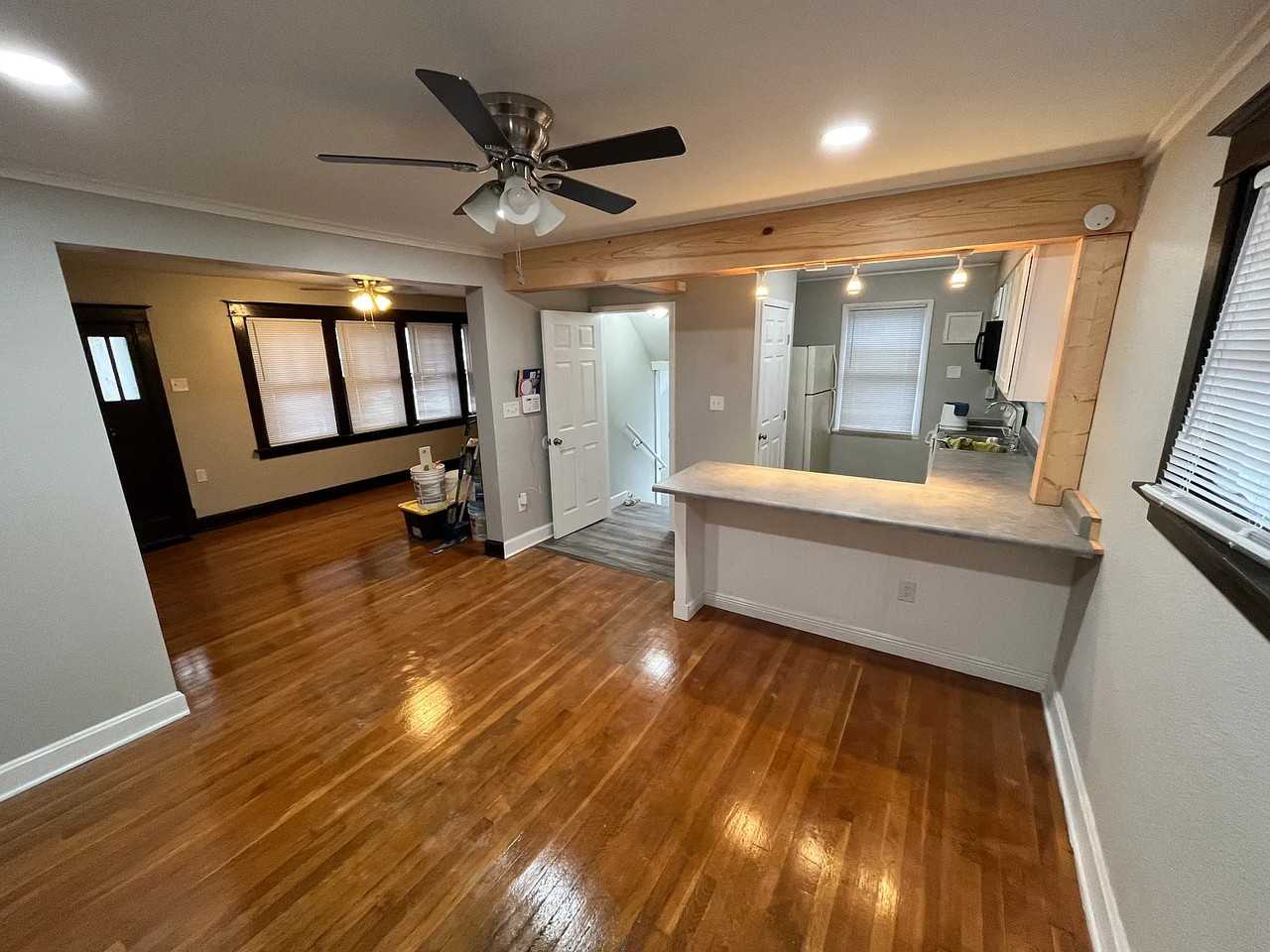 4210 Rosewood Ave - Photo 2 of 8