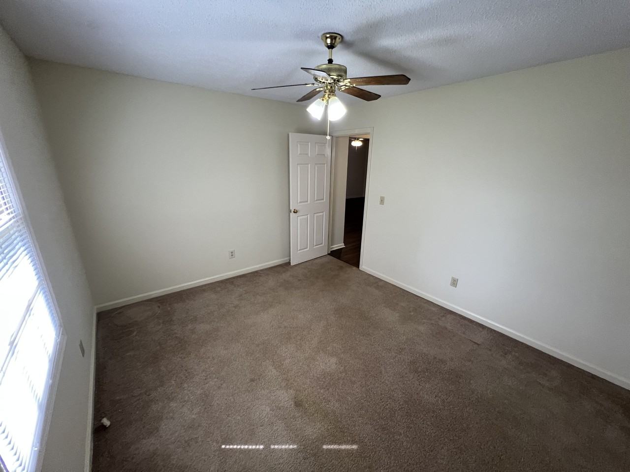 117 Rowe Ln - Photo 3 of 18