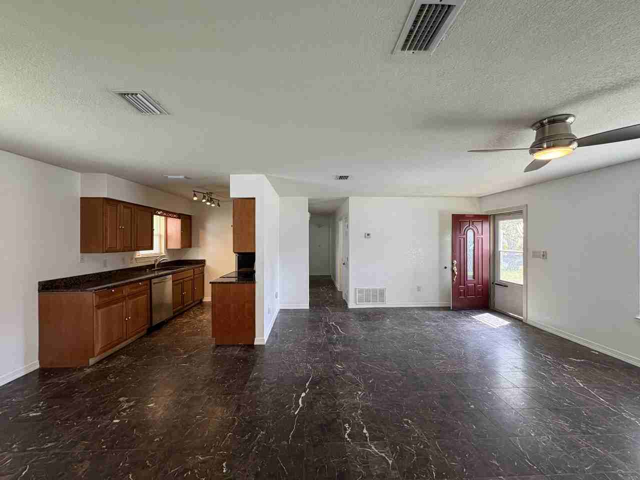 410 Wildwood St - Photo 3 of 22