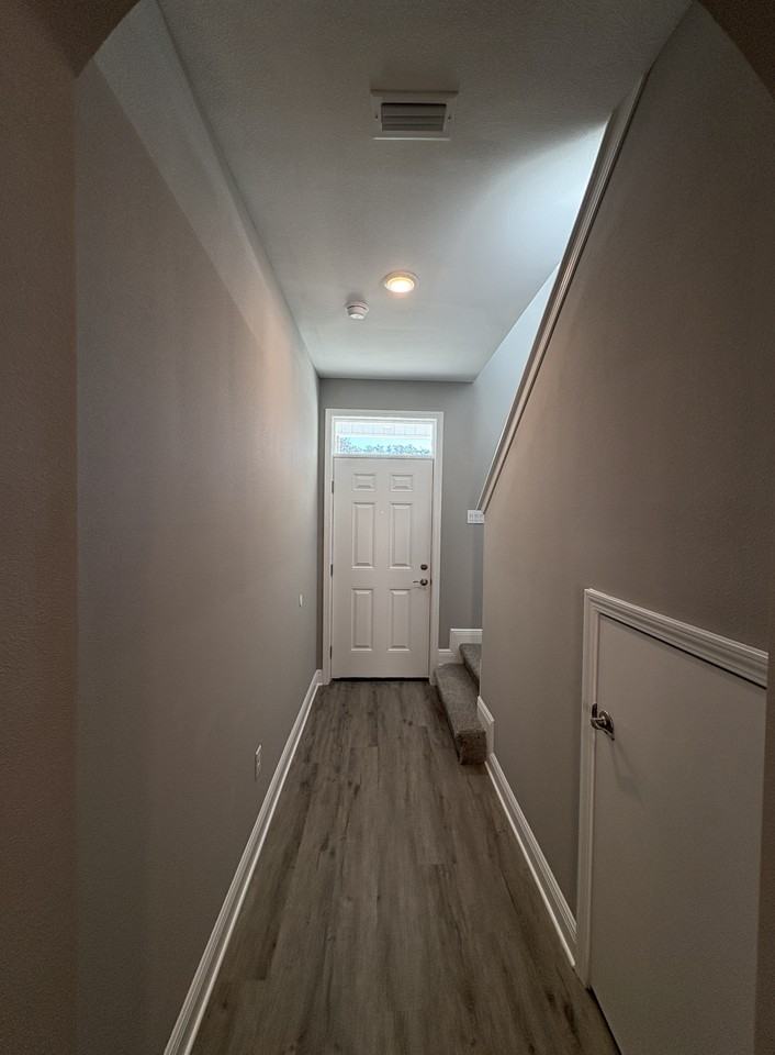 838 Fairview Dr - Photo 3 of 37