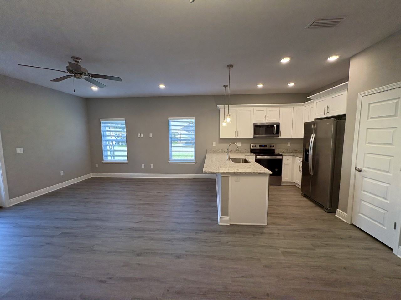 838 Fairview Dr - Photo 5 of 37