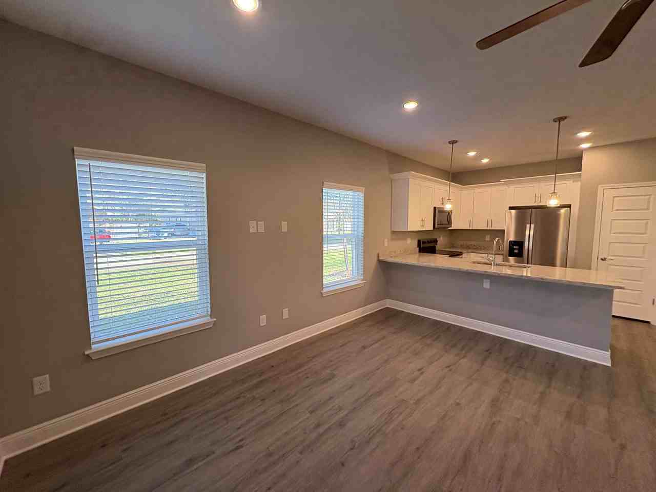 838 Fairview Dr - Photo 7 of 37