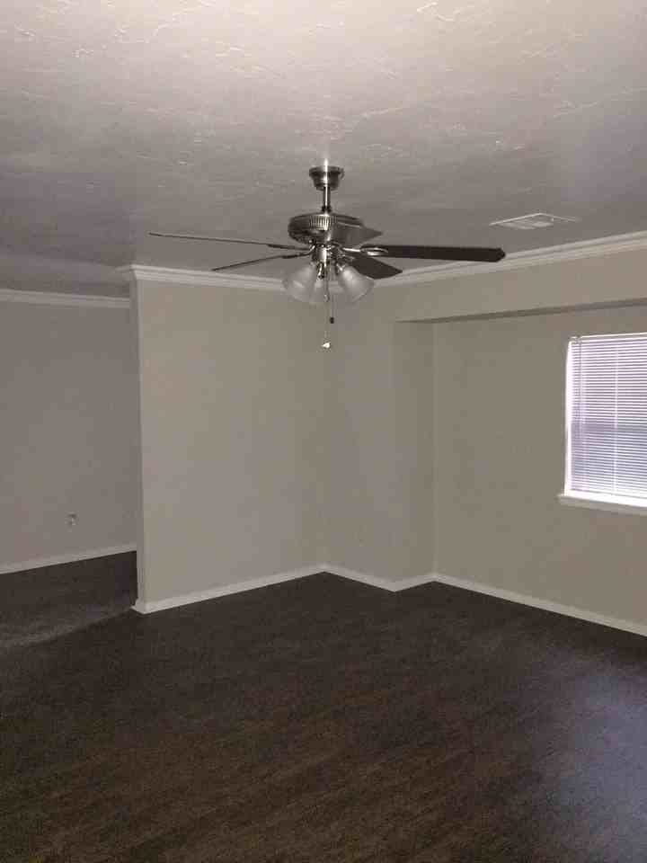 12021 Blueway Ave - Photo 2 of 11