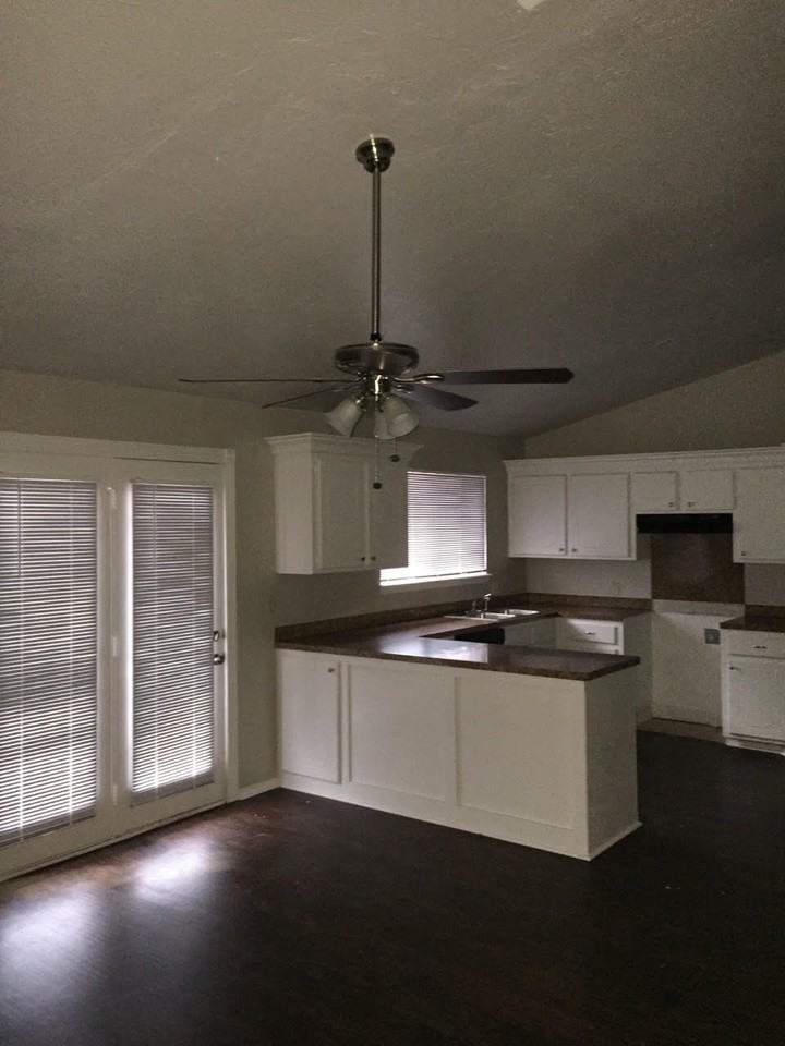 12021 Blueway Ave - Photo 3 of 11