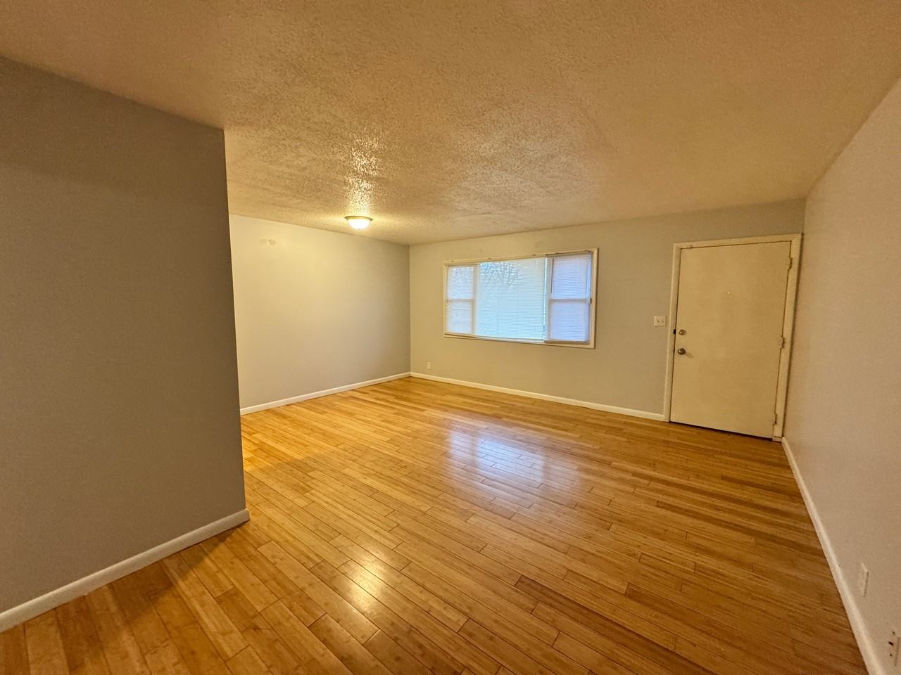 301 W Scarritt St - Photo 2 of 6