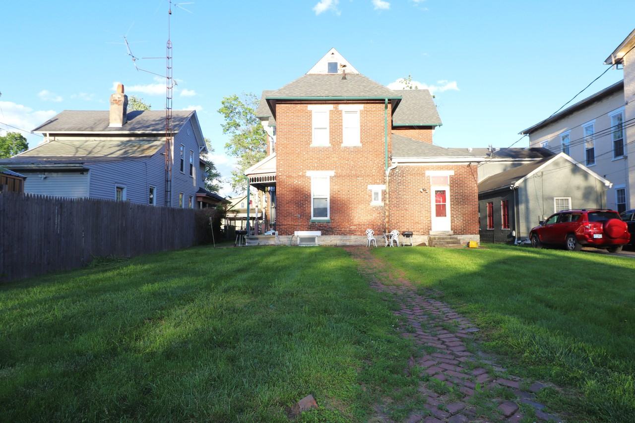 314 S 4Th St - Photo 6 of 11