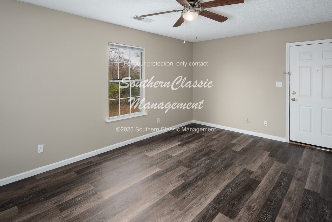 221 N Irwin St - Photo 2 of 9