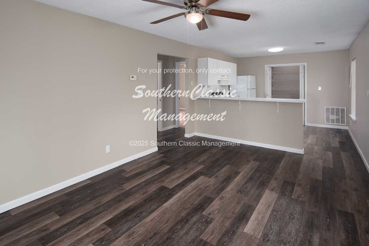 221 N Irwin St - Photo 3 of 9