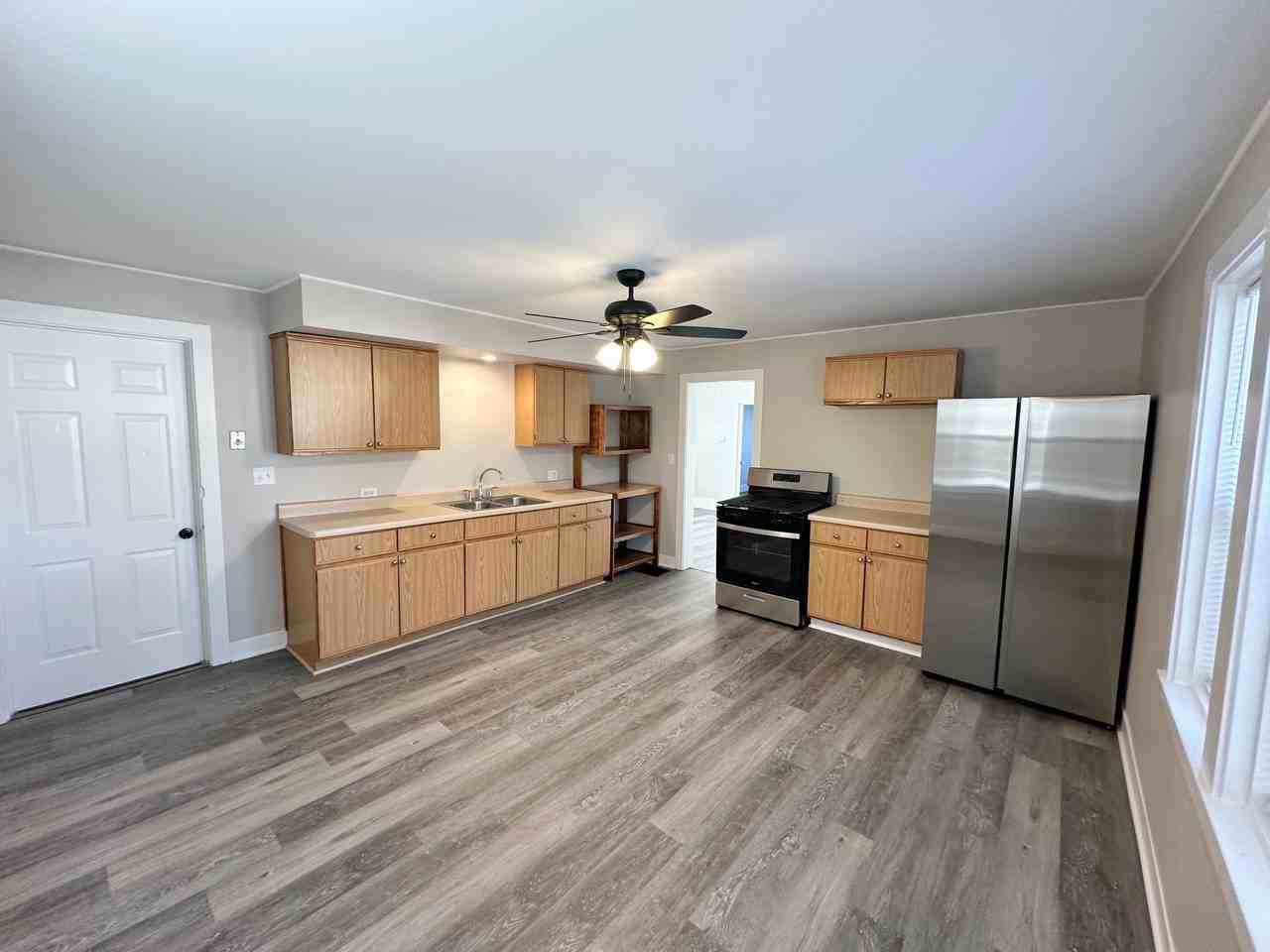 326 Railroad St - Photo 2 of 21